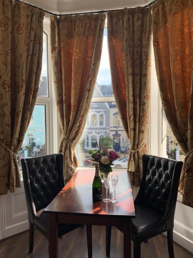 Clifton Villa Guest House Лландидно Экстерьер фото