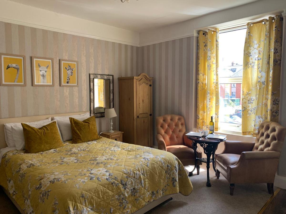 Clifton Villa Guest House Лландидно Экстерьер фото