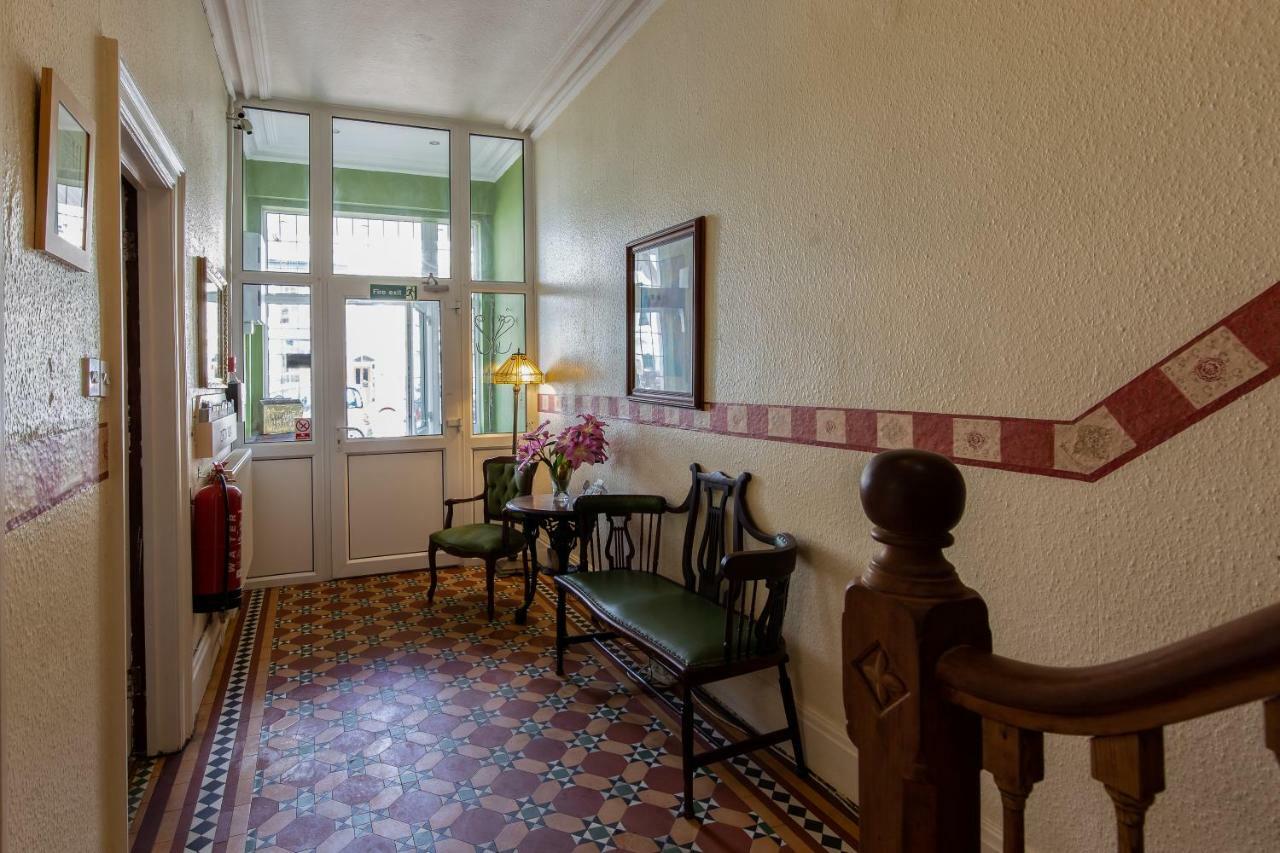 Clifton Villa Guest House Лландидно Экстерьер фото