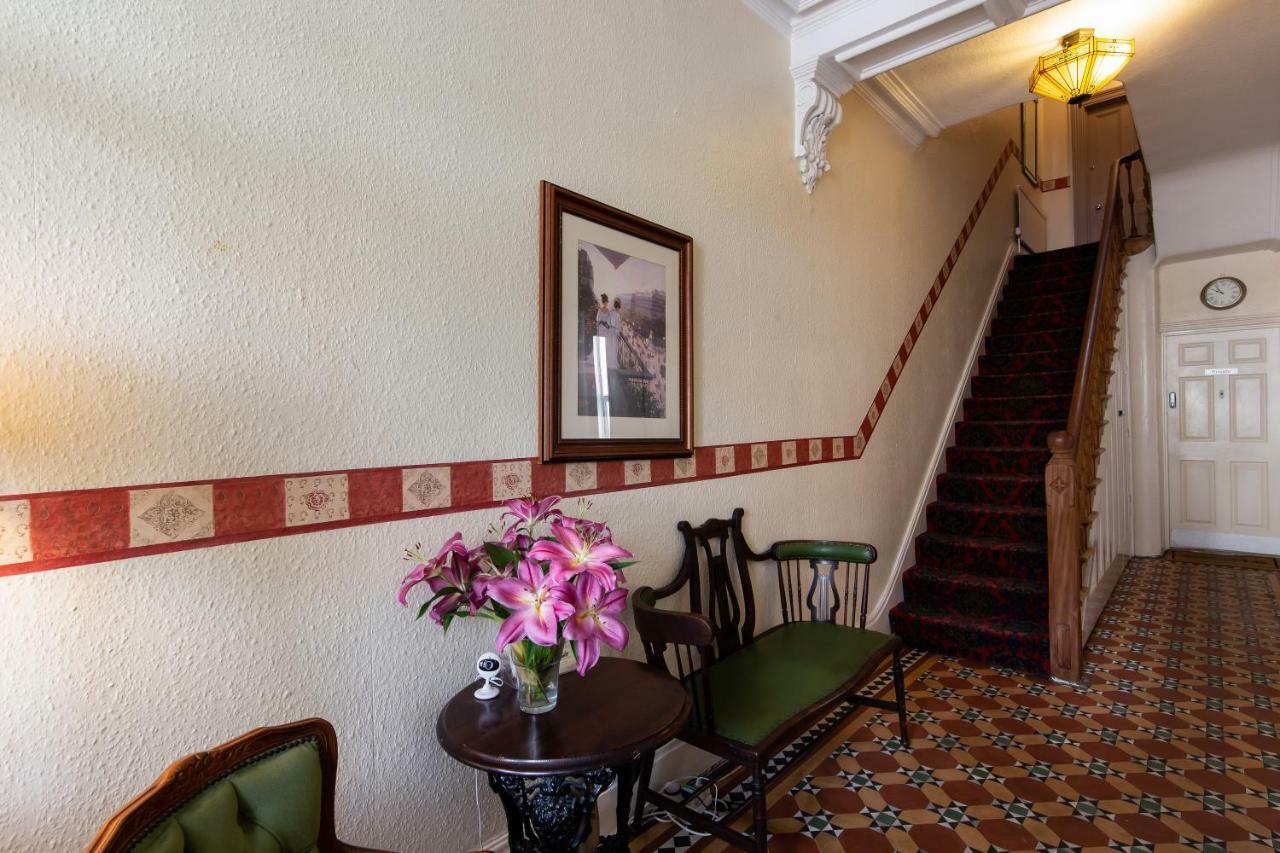 Clifton Villa Guest House Лландидно Экстерьер фото
